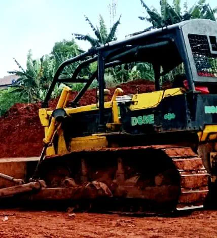 Sewa bulldozer Bekasi untuk land clearing - Komatsu D65
