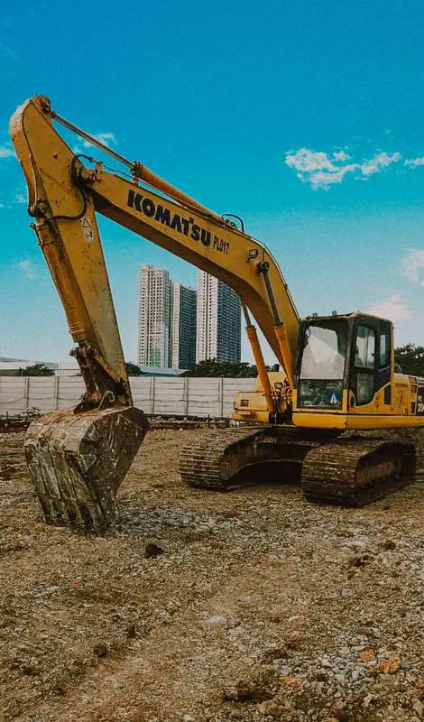 Excavator Komatsu PC200 PL017 di proyek apartemen Jakarta